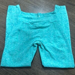 Like new Bombshell leggings. Turquoise color. Scrunch butt. Size Med